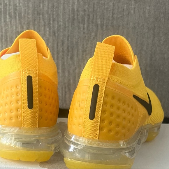 Nike Men's Bright Yellow Athletic Shoes - Picture 5 of 9